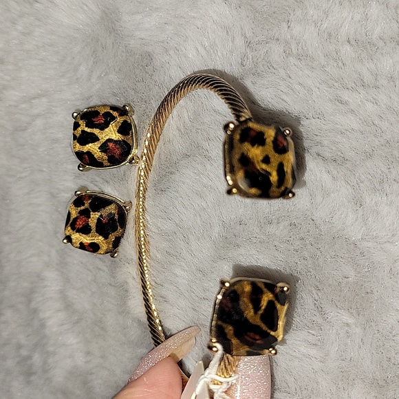 Jewelry - NEW Animal print matching bracelet/earrings set
